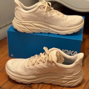 BRAND NEW size 7 Hoka Clifton 8 in eggshell